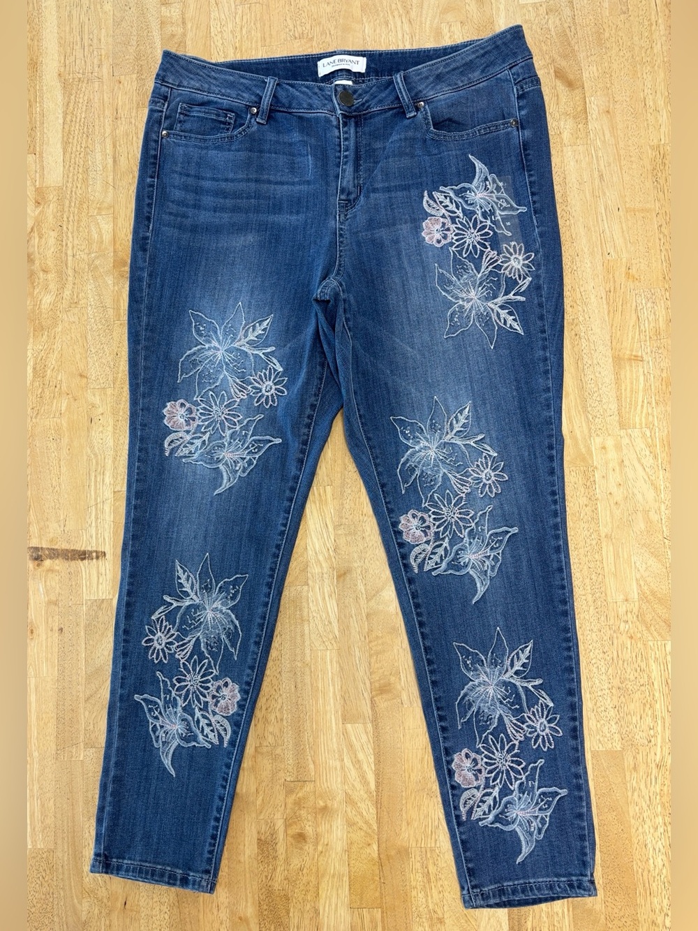 NWT Lane Bryant Plus Size 16 Floral Applique Embroidered Skinny Jeans Cropped